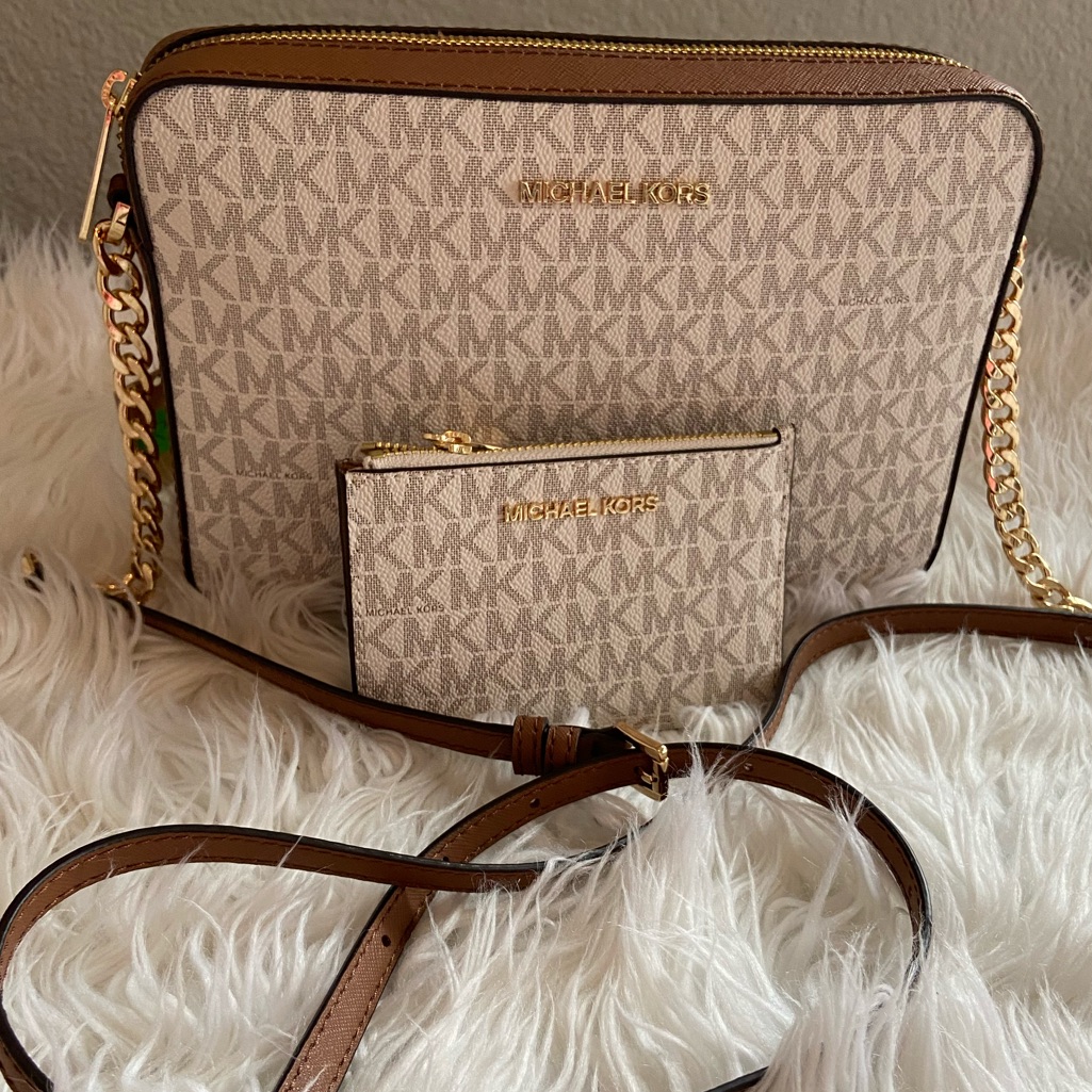 Michael Kors Vanilla Ew Crossbody And Coinpouch